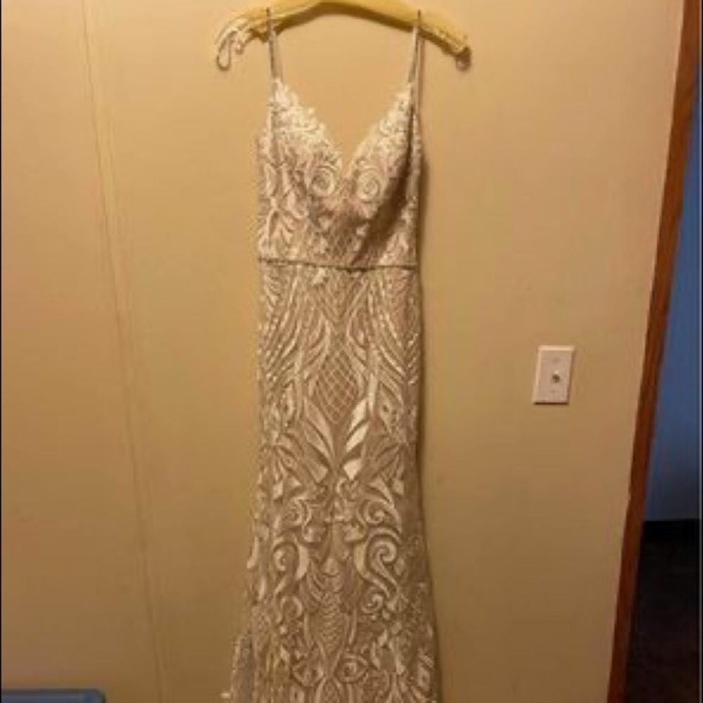 Ashley & Justin wedding dress size 6.Colors are Ivory and Nude.Style # is 10774.